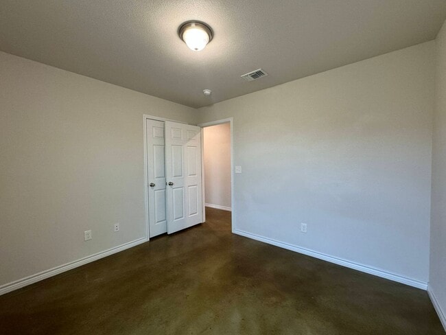 Building Photo - 108 Lowes Blvd