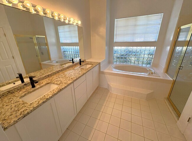 Building Photo - Coming Soon, 4 Bedroom, 2.5 bath Pool Home - Hunter's Creek!