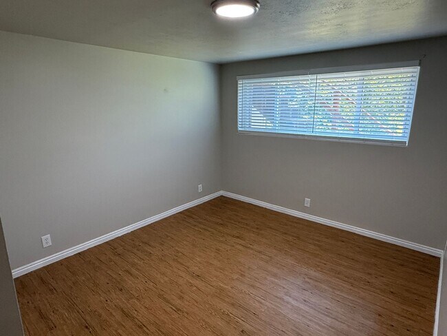 Building Photo - Olympus Cove Five Bedroom Rambler; Amazing...