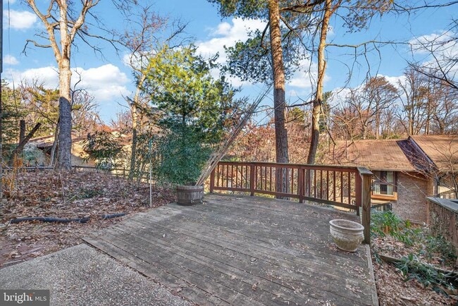 Building Photo - 9250 Three Oaks Dr