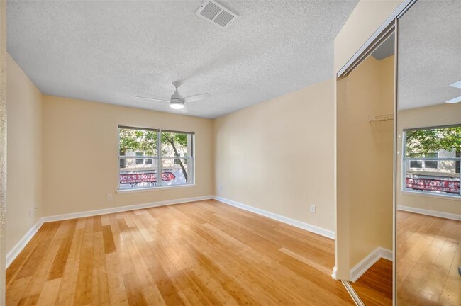 Building Photo - 755 Mainsail Dr