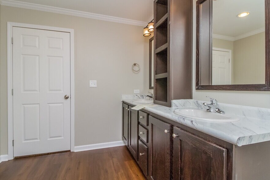 Building Photo - 2003 Vancroft Cir