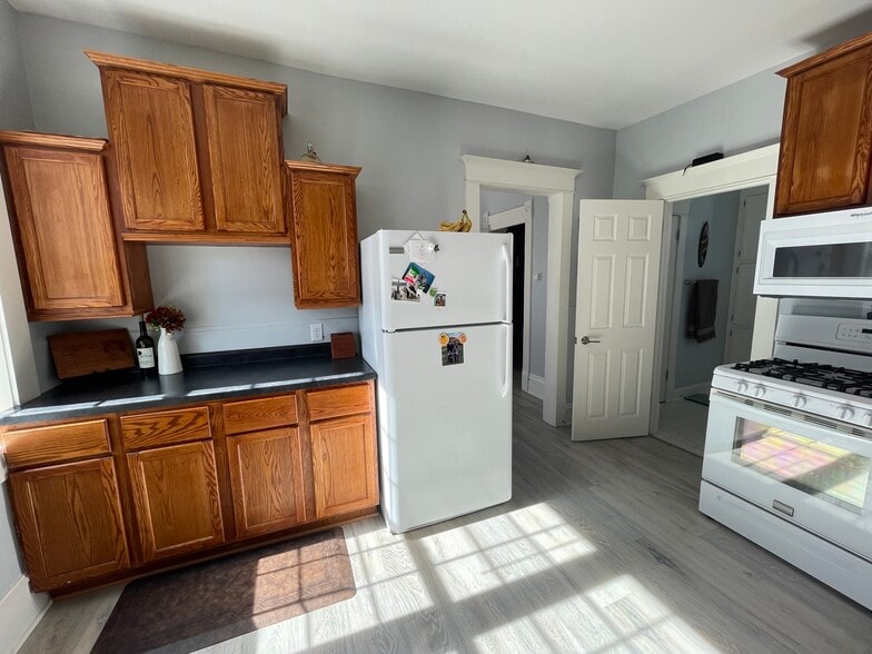 Kitchen - 641 Fillmore St NE