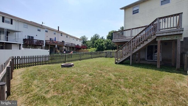 Building Photo - 2 Shadowbrook Ct