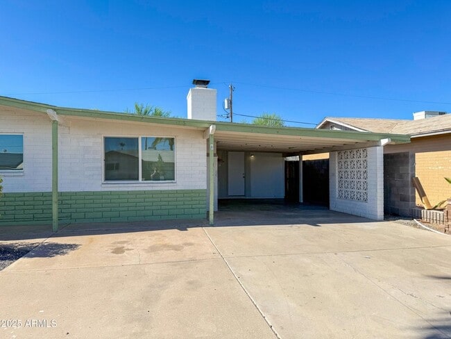 Building Photo - 3237 E Captain Dreyfus Ave