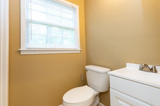 Building Photo - Pet-Friendly 3BR with Bonus Room, Deck & G...