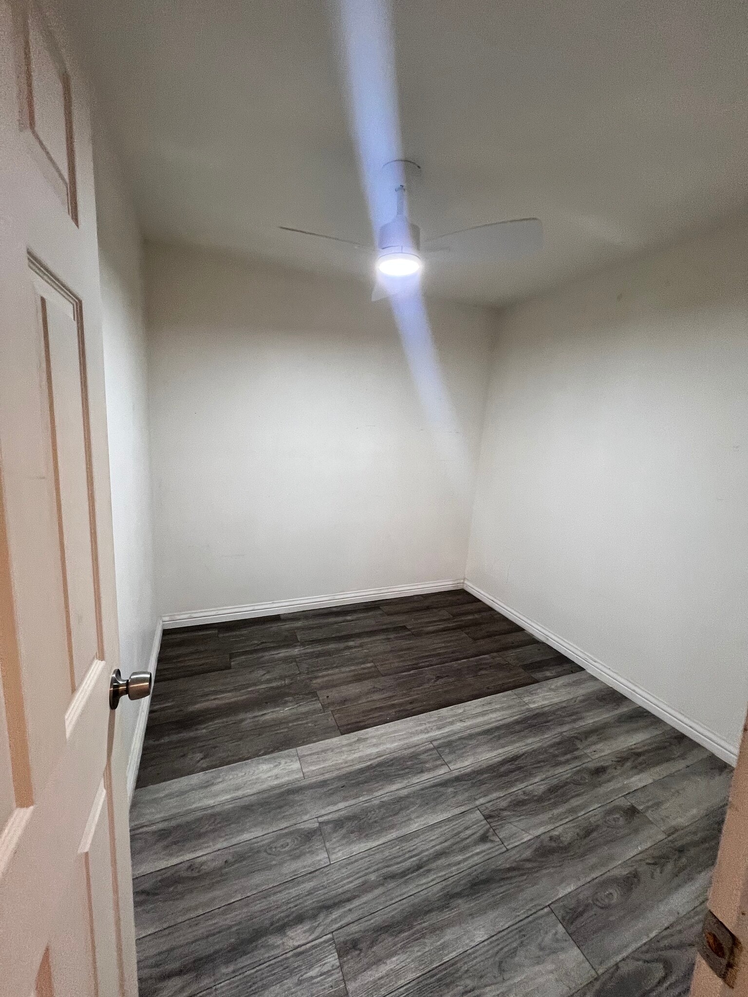 Building Photo - 1073 Dundas St