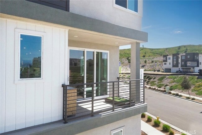 Building Photo - 26857 Laurel Mountain Lp
