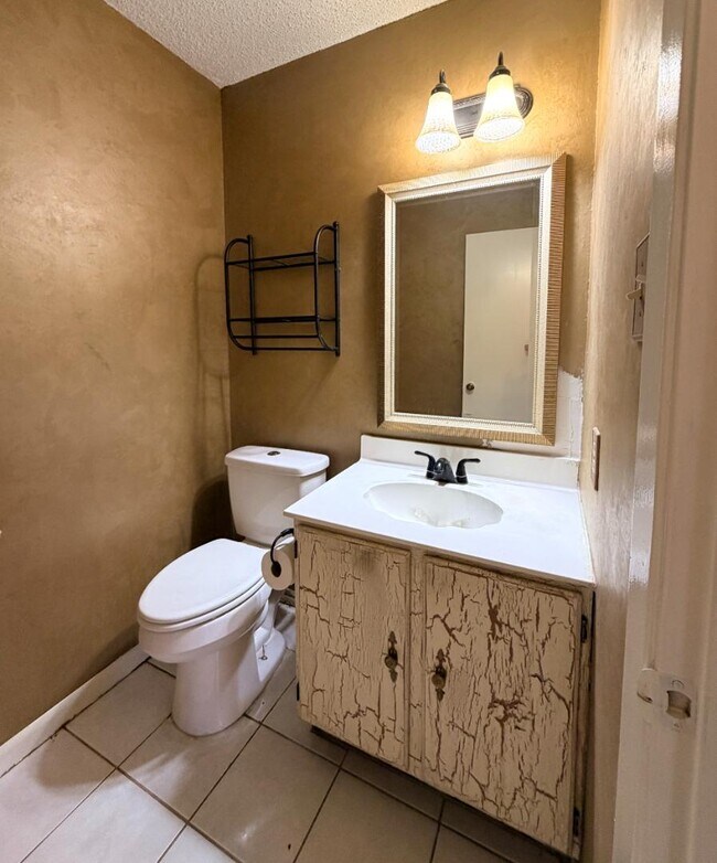 Building Photo - 9202 Roquefort