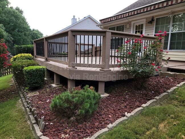 Building Photo - 3241 Cranberry Ln NE