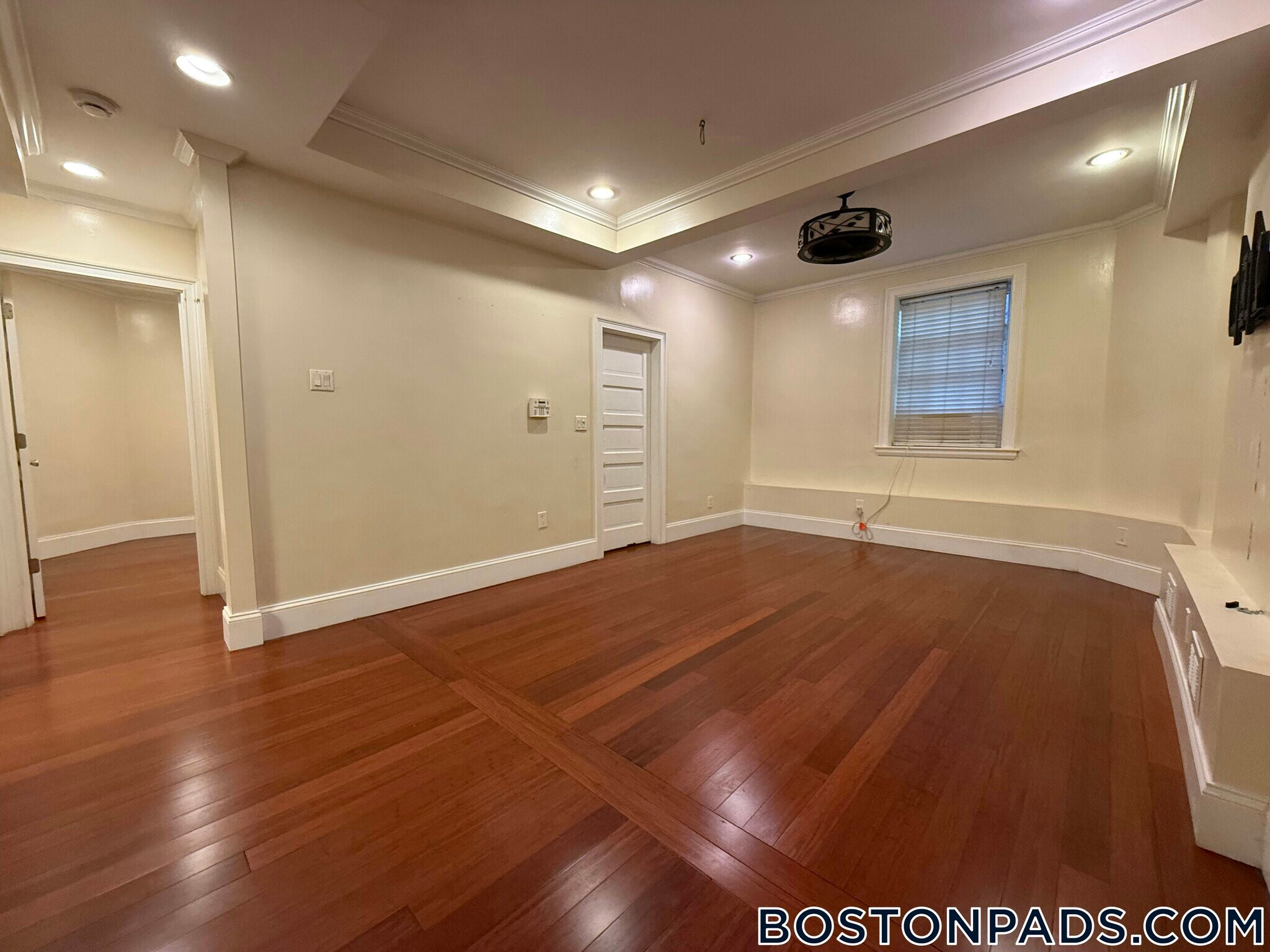 Building Photo - 1253 Beacon St