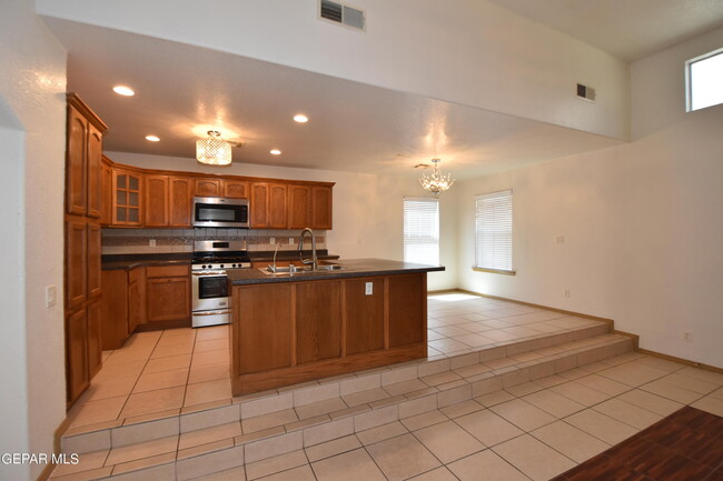 Building Photo - 13737 Paseo Sereno Dr