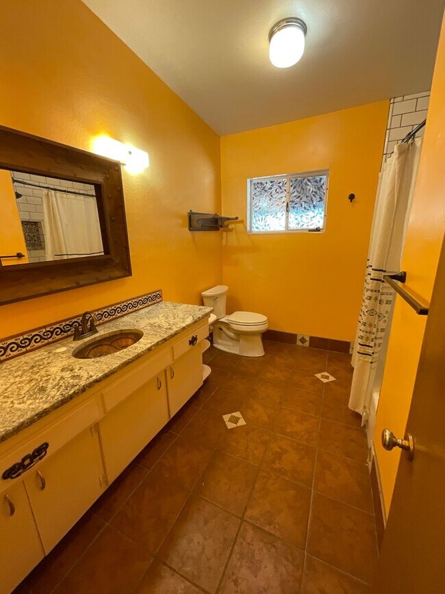 Building Photo - Eastside home with privacy on cul-de-sac