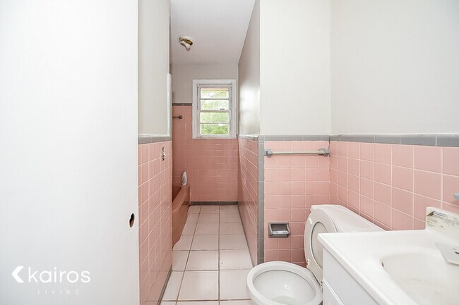 Building Photo - 1703 Morninghill Drive