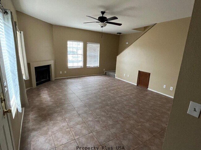 Building Photo - "Chic 2-Bedroom Retreat with 2.5 Baths in Prime Tempe Location – 1,072 Sq Ft of Modern Living!"