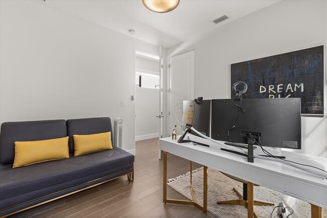 Building Photo - 1049 N Kentucky Ave