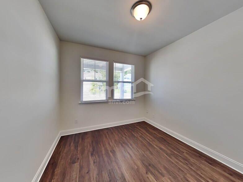 Building Photo - 5956 Hagar Vly Dr