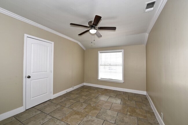 Building Photo - Stylish and Spacious 4-Bedroom Home PLUS Casita/In-Law (with kitchen/living/bedroom/bath)