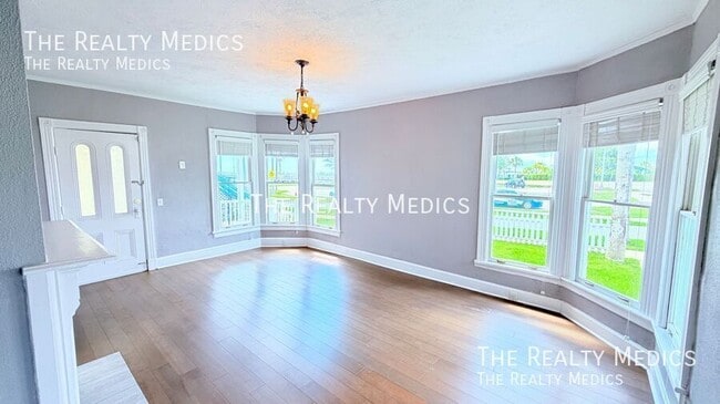 Building Photo - 502 Rio Vista Ave