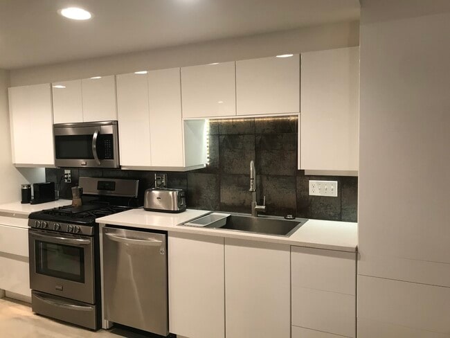 all stainless steel high-end appliances - 1620 E Broad St
