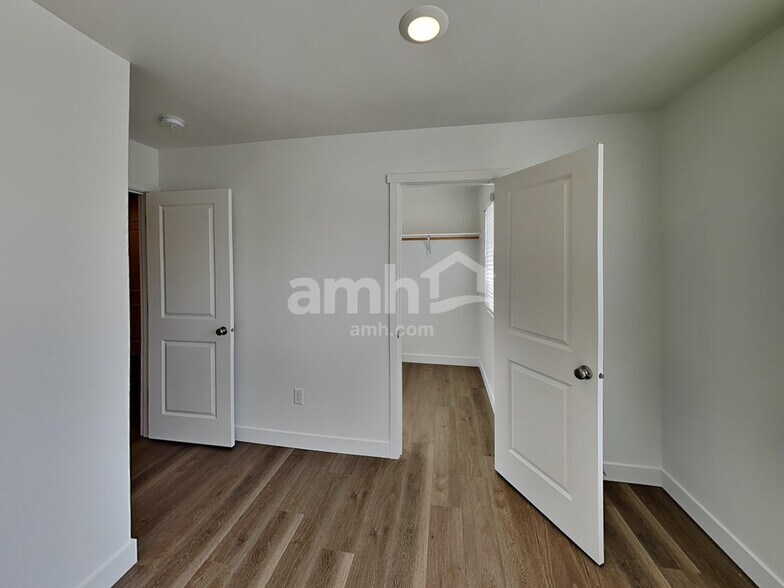 Building Photo - 4727 85th Dr NE