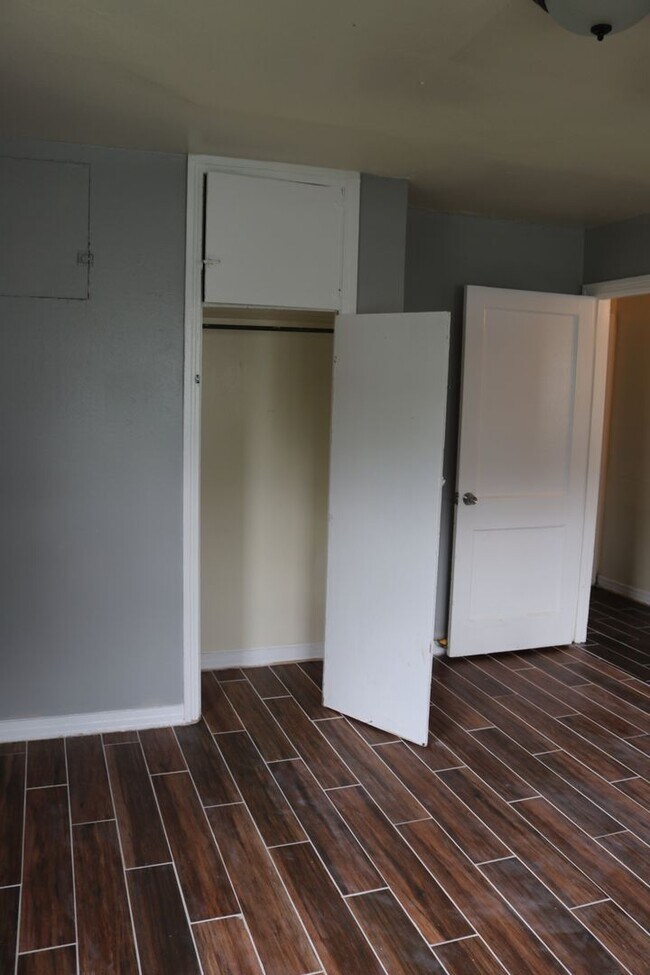Building Photo - 1303 Burchett St