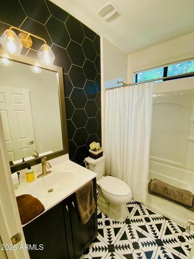 Building Photo - 4740 E Tierra Buena Ln