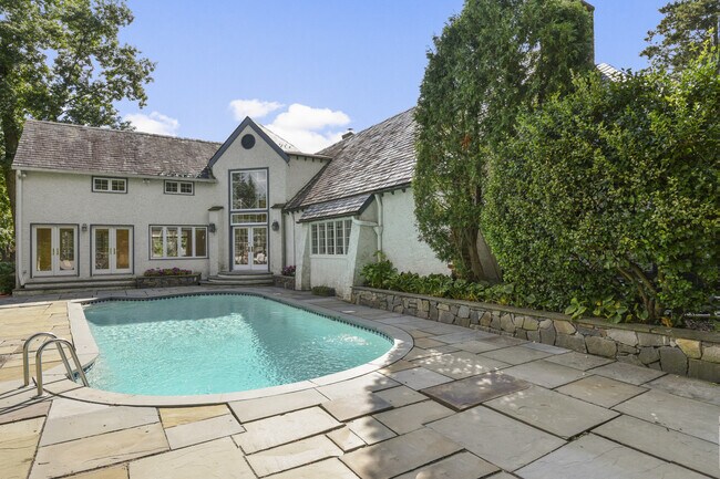 Primary Photo - 430 Orienta Ave
