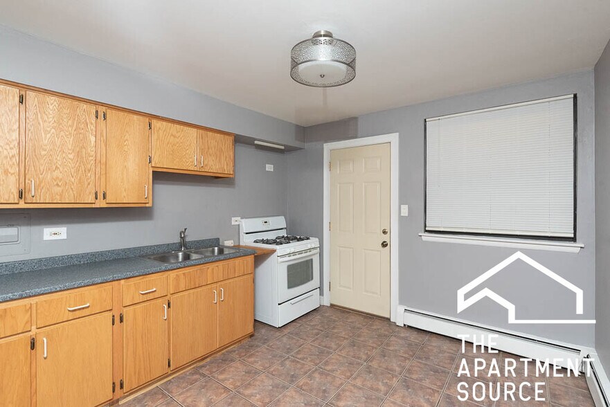 Primary Photo - 1600 W Jarvis Ave