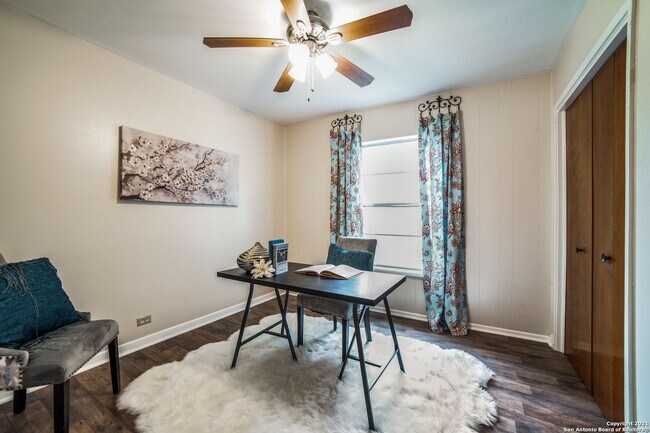 Building Photo - 326 E Rampart Dr