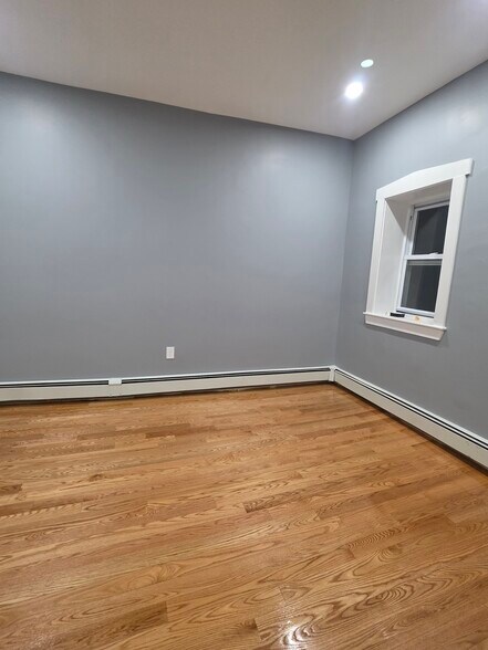 Building Photo - 18 Mascot St