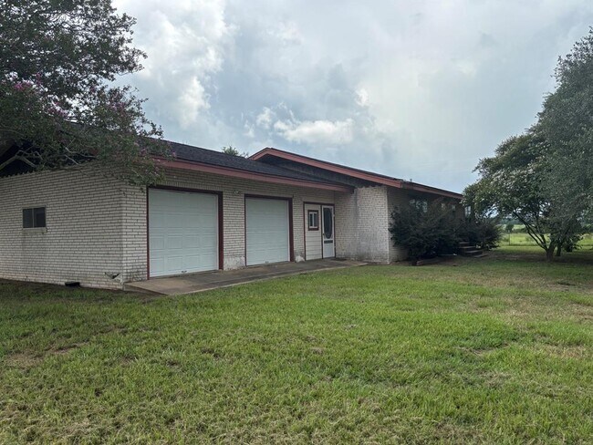 Building Photo - 3987 TX-304