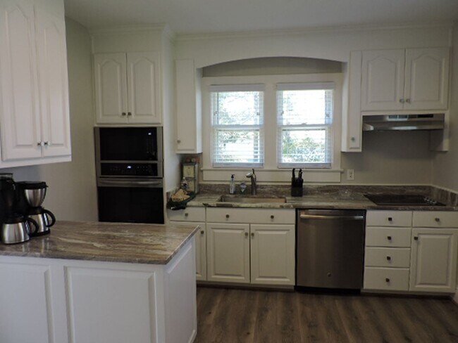 Building Photo - Call Office 804-642-2106 linda@vacosold.com