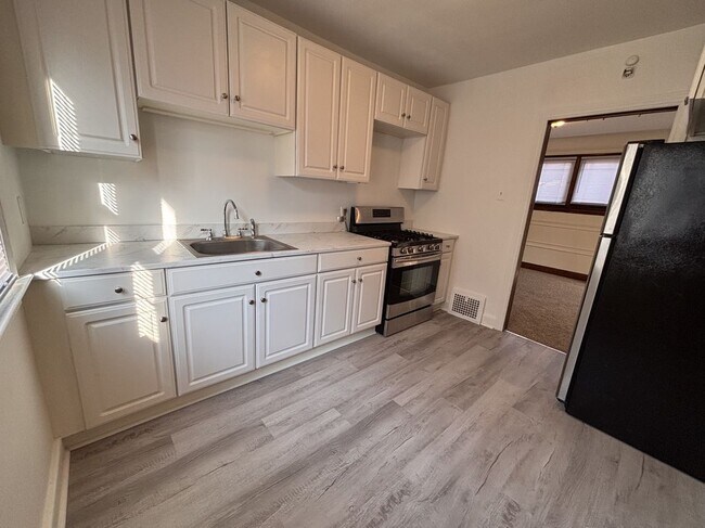 Building Photo - 4401 Buckingham