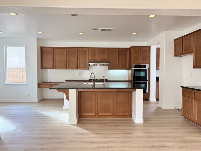 Building Photo - Spacious 6-Bedroom Estate in the Heart of Eastvale