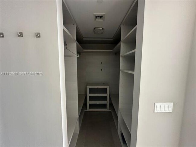 Building Photo - 68 SE 6th St