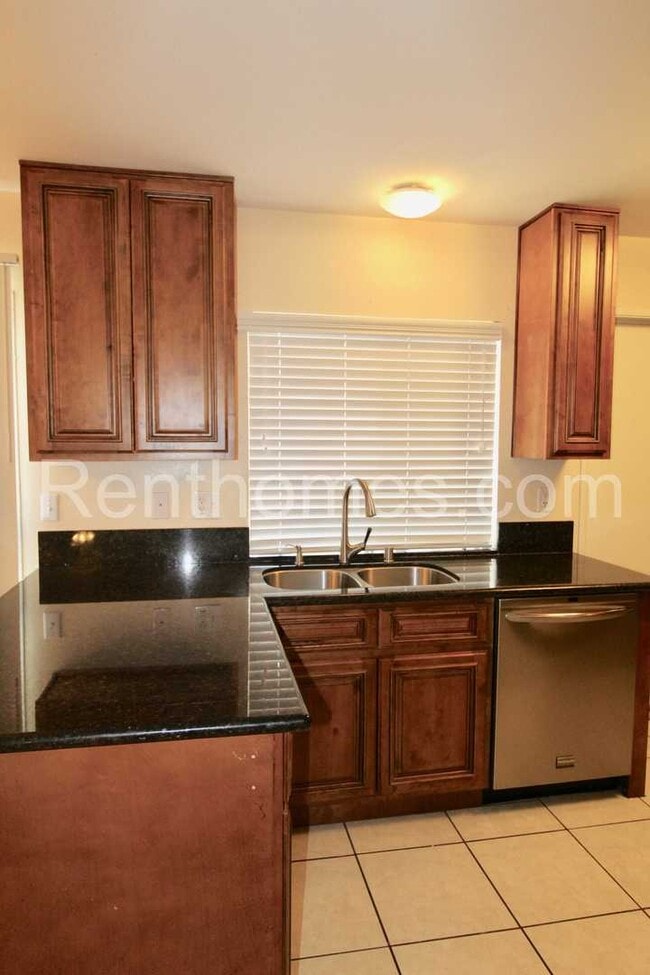 Building Photo - 11093 Madrigal St