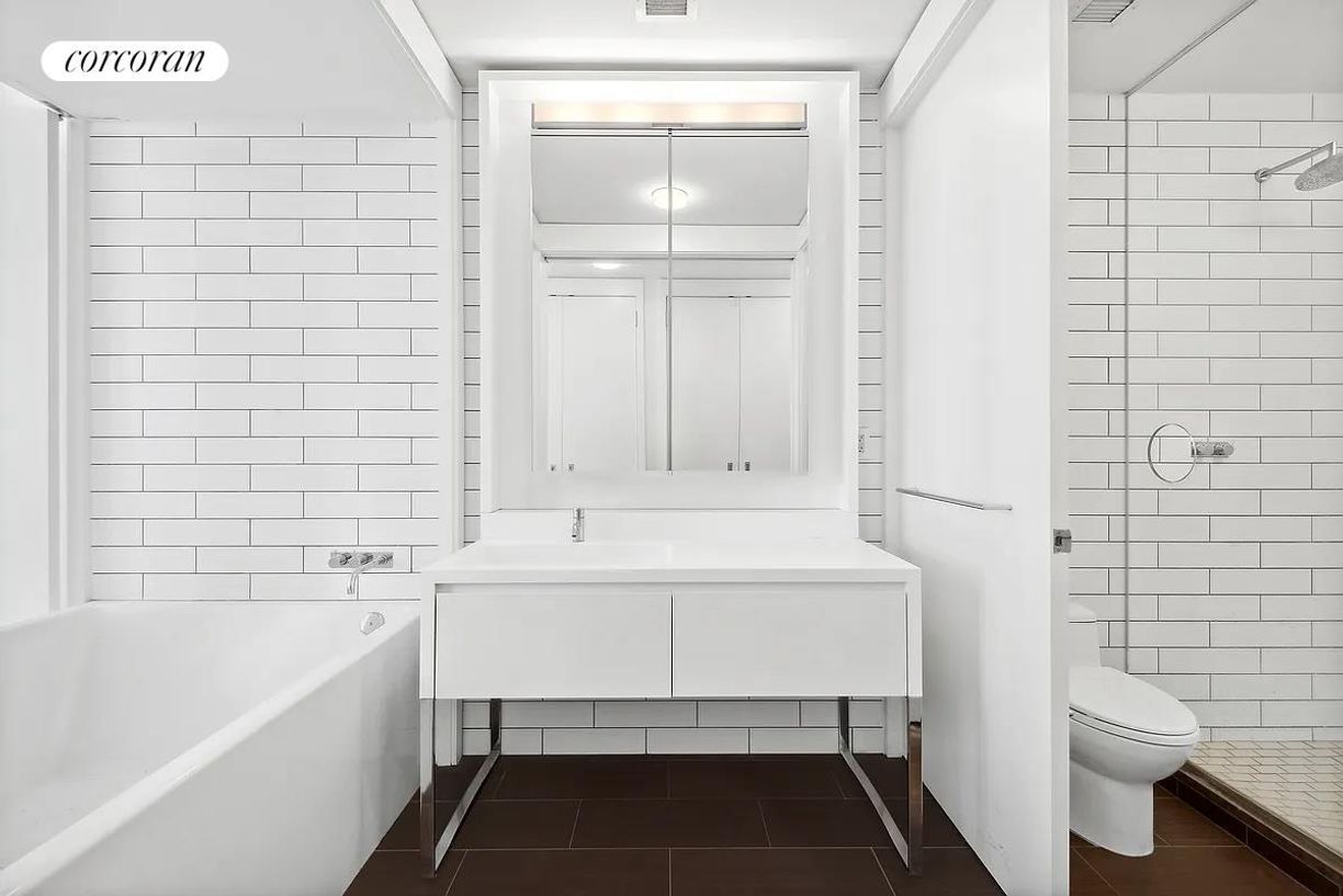 Building Photo - 15 William St