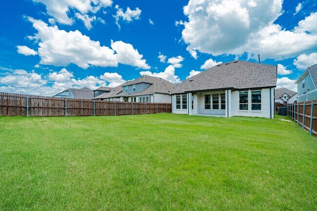Building Photo - Stunning 4-bedroom, 3-bathroom home locate...