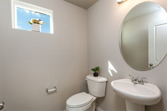 Building Photo - Single Family Home for Rent in Northeast of Colorado Springs