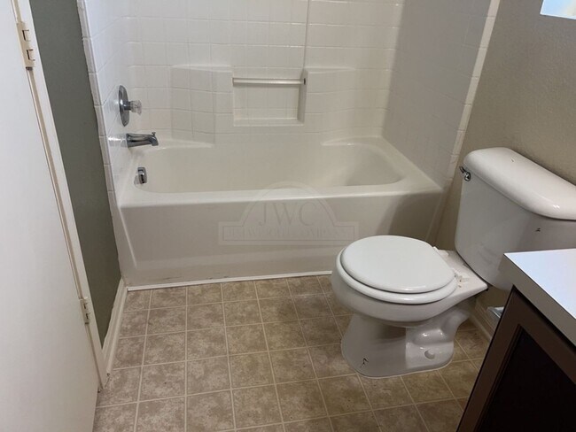 Building Photo - 3202 Blackburn Dr