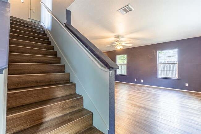 Building Photo - 1422 Meadow Pkwy