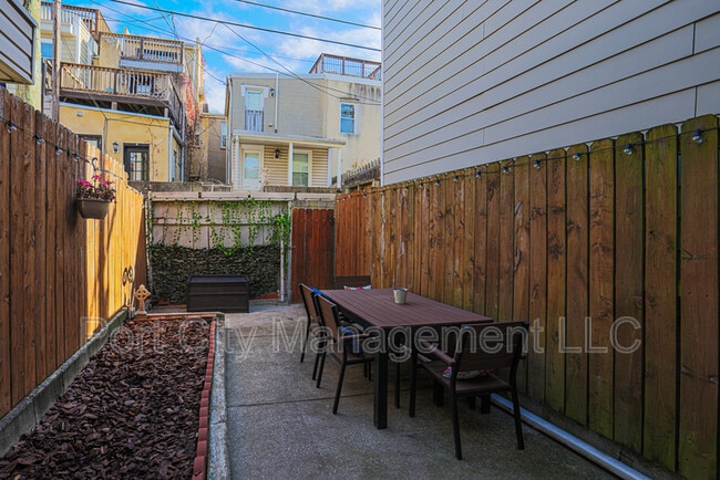 Building Photo - 813 S Belnord Ave