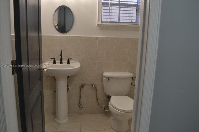 Building Photo - 3501 NW 14th Terrace