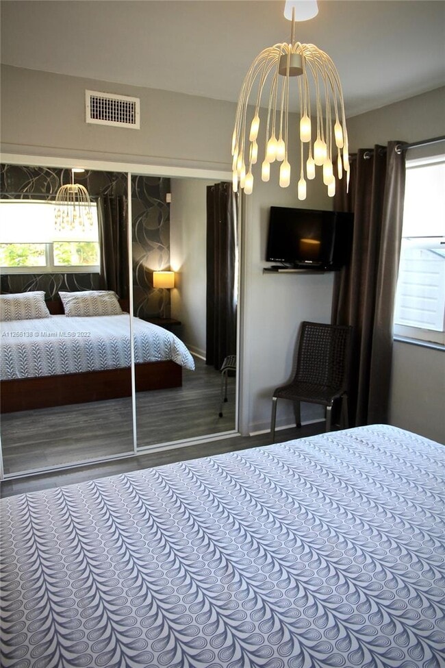 Building Photo - 1650 NE 171st St