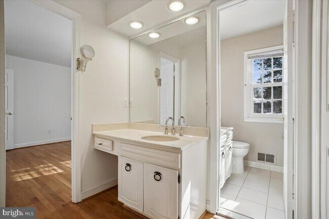 Building Photo - 1221 Forestville Dr