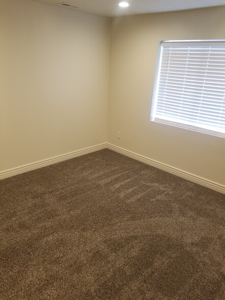 Bedroom 1 - 39 N Archmore St