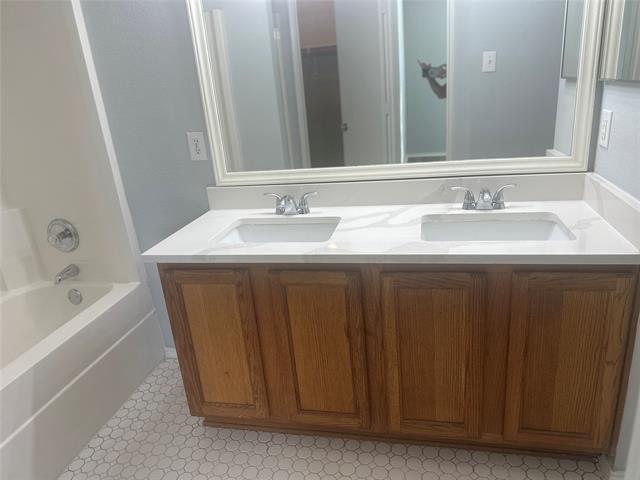 Building Photo - 1744 Hickory Creek Ln