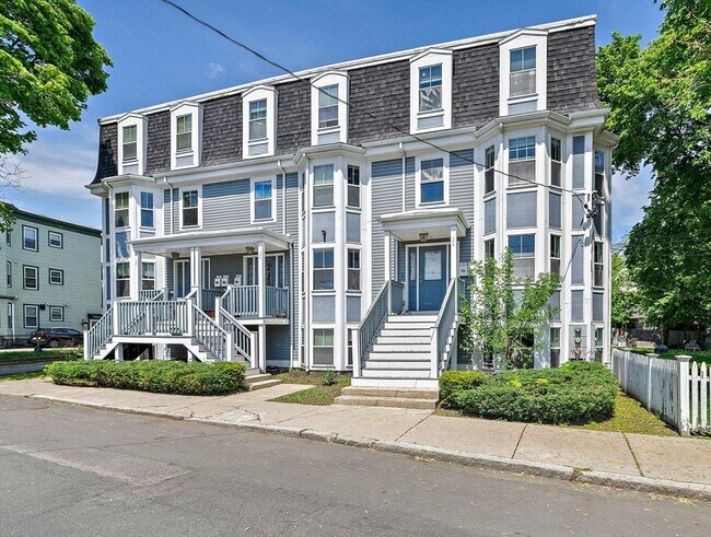 Building Photo - 32 Adamson St