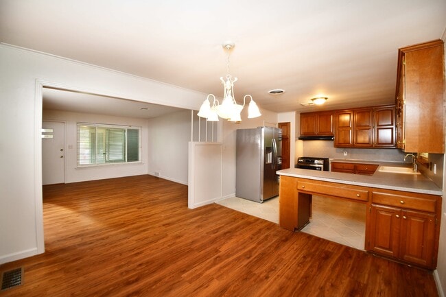 Building Photo - 3707 E 29th St